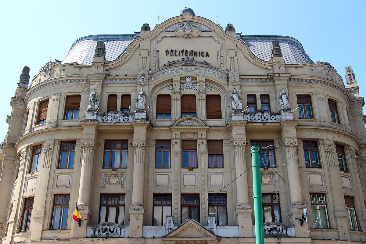 Palatul Lloyd, clădirea principală a Universității Politehnica Timișoara, din Piața Victoriei din Timișoara.