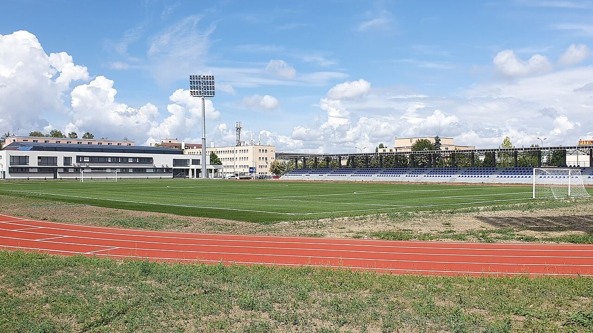Stadionul Carpați din Brașov, teren de fotbal și tribune, locul meciului Corona Brașov – FC Argeș din Cupa României