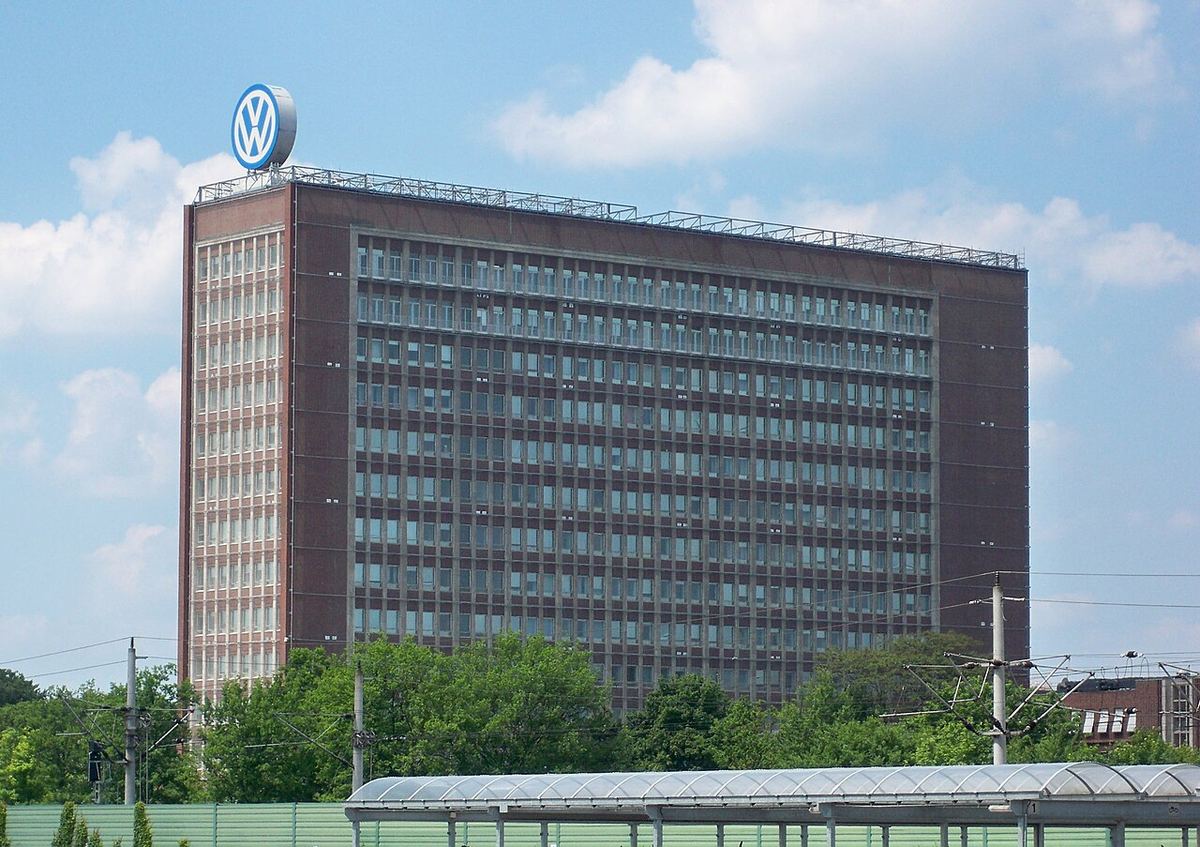 Clădirea înaltă Volkswagen din Wolfsburg, Saxonia Inferioară, sediul companiei Volkswagen AG.
