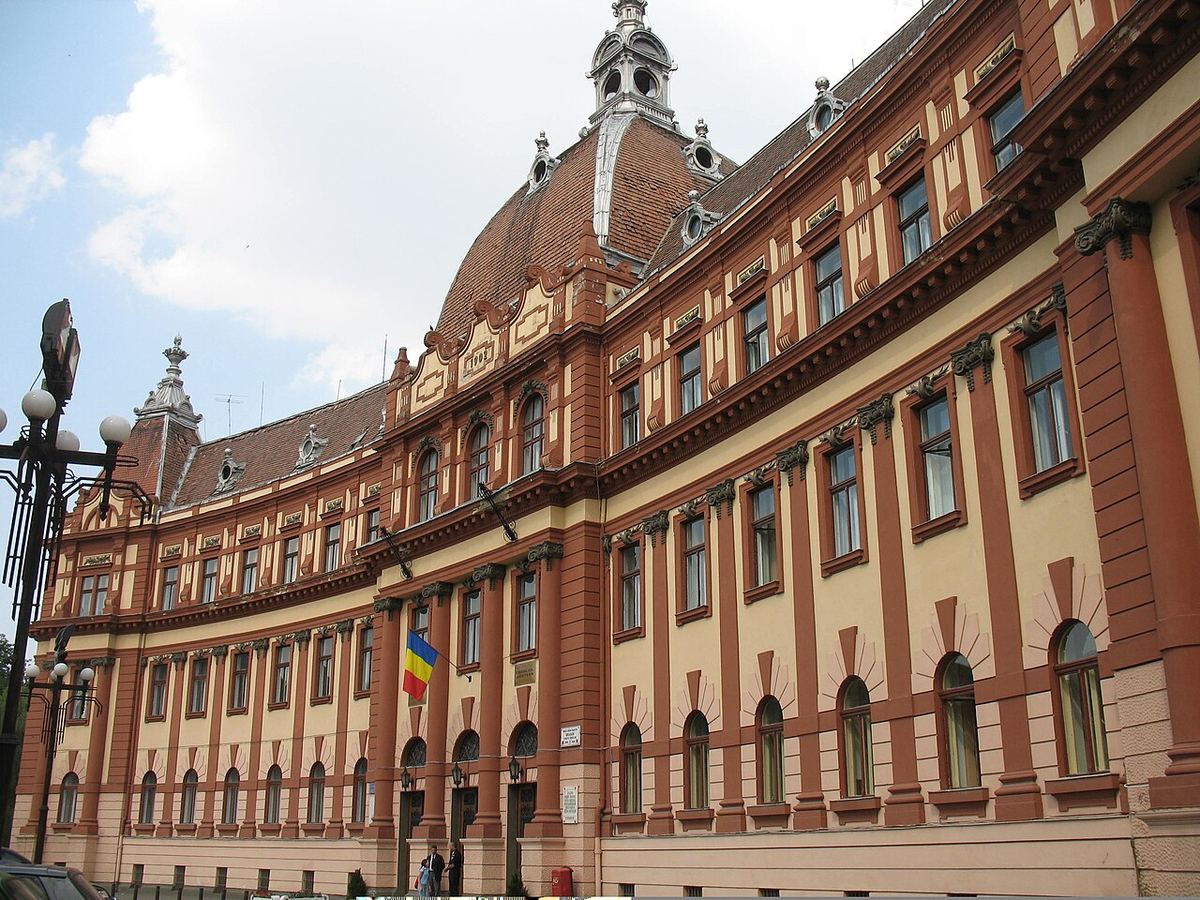 Fațada Palatului din Brașov, construit în 1902, care găzduiește Curtea de Justiție și Consiliul Județean.