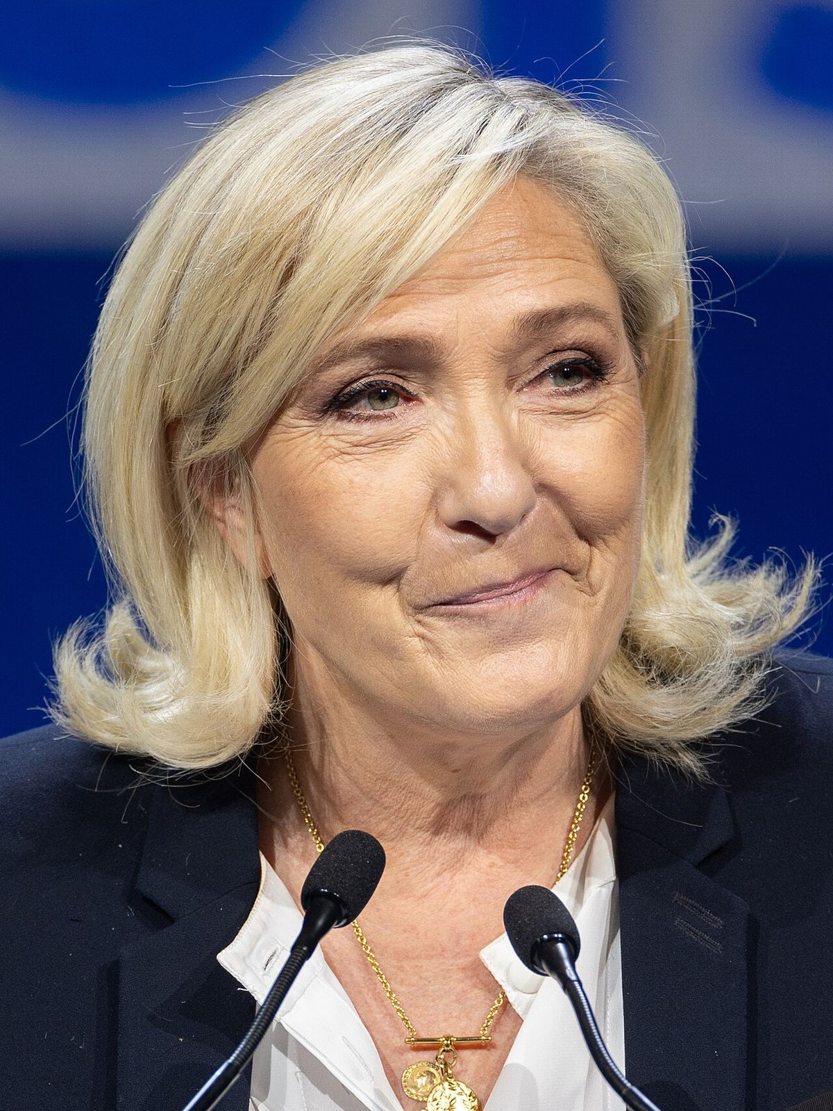 Marine Le Pen la microfon, într-un eveniment politic (fotografie de arhivă din 2025).