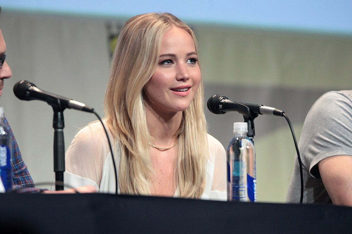 Jennifer Lawrence vorbind la San Diego Comic-Con 2015, pentru filmul „X-Men: Apocalypse”, în San Diego, California.