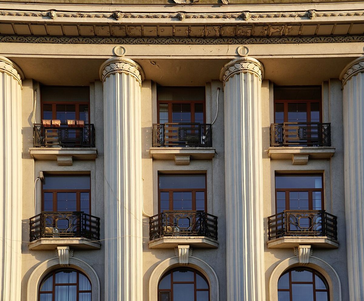 Clădirea Ministerului Justiției din București, fosta Societate a Medicilor Veterinari, astăzi Institutul Național al Magistraturii.