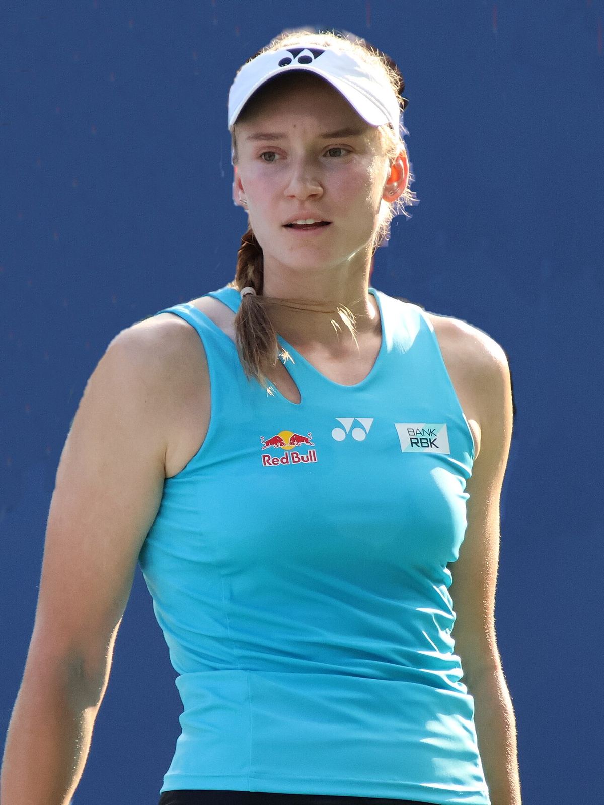 Elena Rybakina în timpul unui meci de dublu la Washington Open 2025.