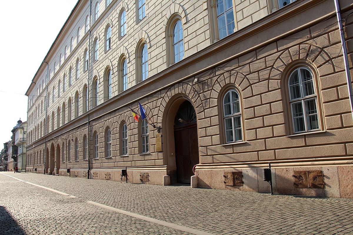 Clădirea Palatului Dicasterial din Timișoara, cu fațada în stil neorenascentist italian, pe strada Palanca.