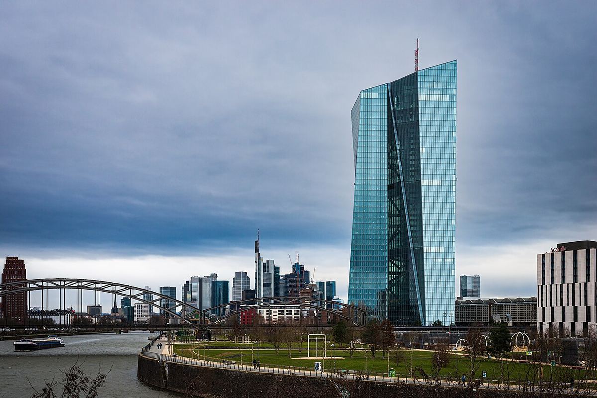 Sediul BCE din Frankfurt, pe malul Mainului