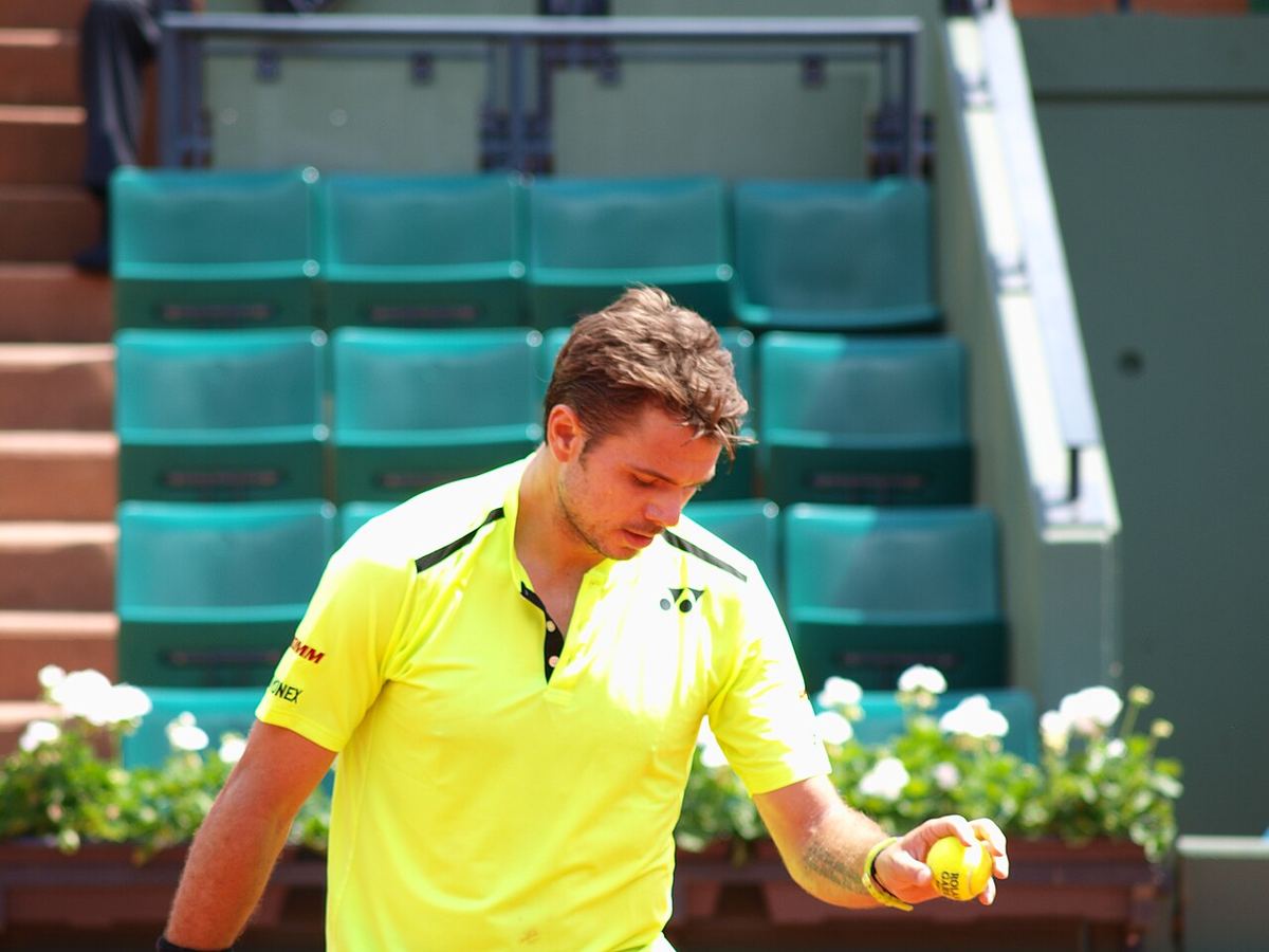 Stan Wawrinka în timpul unui meci pe stadionul Roland Garros din Paris, în mai 2016.