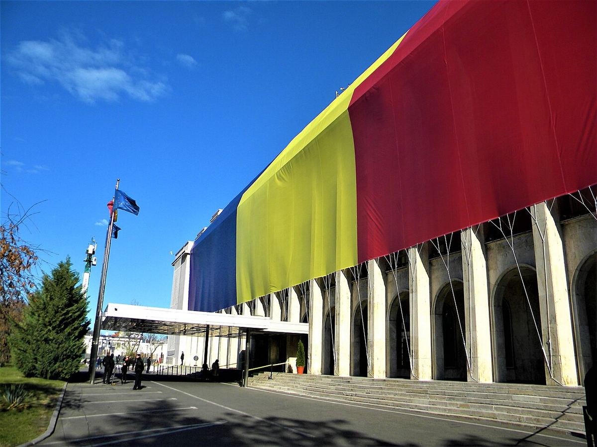 Fațada exterioară a Palatului Victoria, sediul Guvernului României, în București, fotografiată în decembrie 2015.