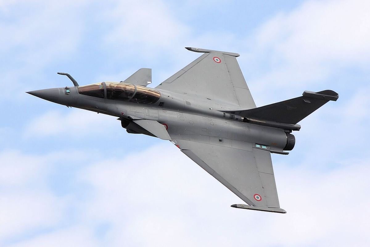 Avion de luptă Rafale la expoziția aeriană RIAT 2009, fotografiat în zbor sau pe pistă.
