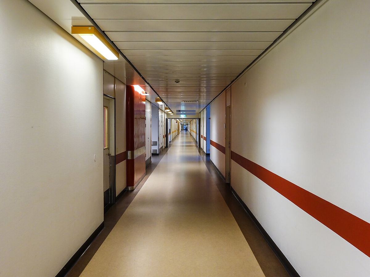Coridor lung de spital