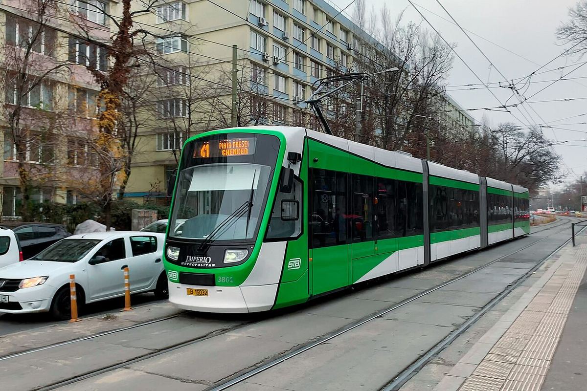 Tramvai Astra Imperio Metropolitan, fabricat la Arad, folosit de STB în București, vedere exterioară din față.