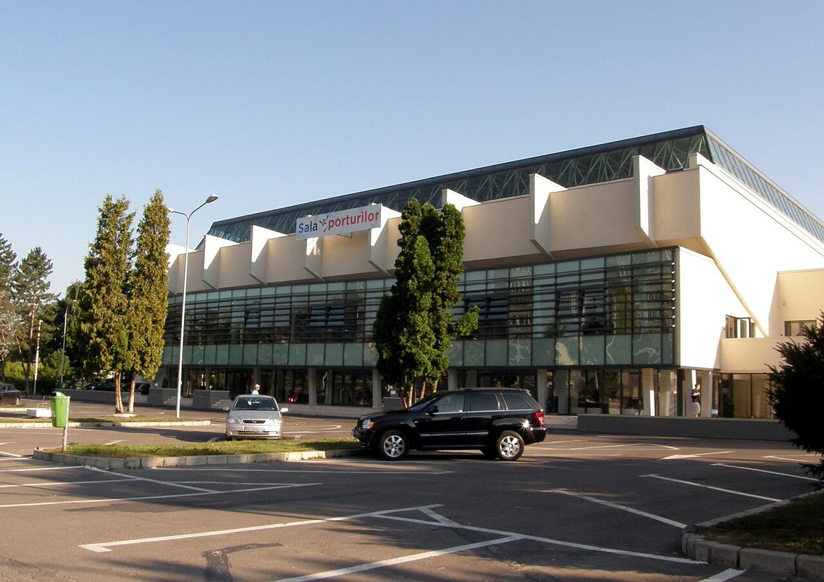Sala Sporturilor din Brașov, fotografie a clădirii destinate competițiilor sportive.