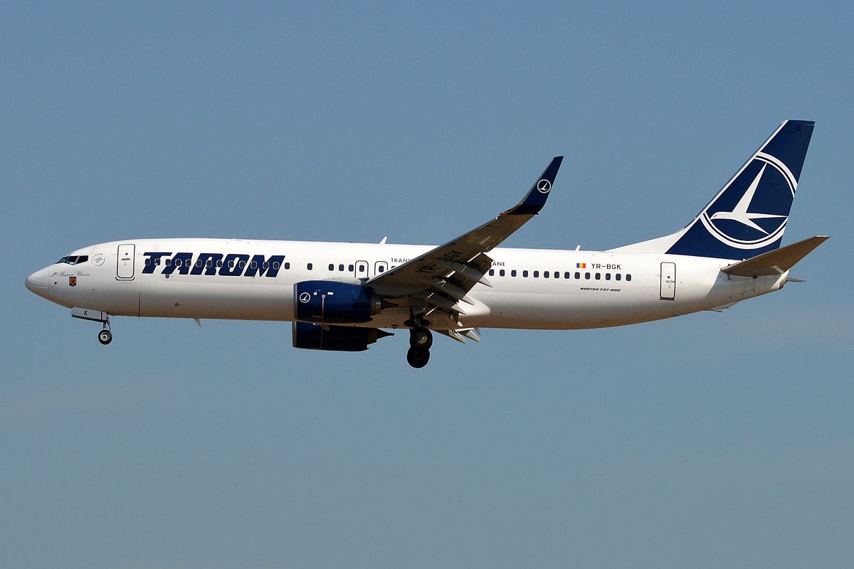 Avionul TAROM Boeing 737-82R, cu înmatricularea YR-BGK.