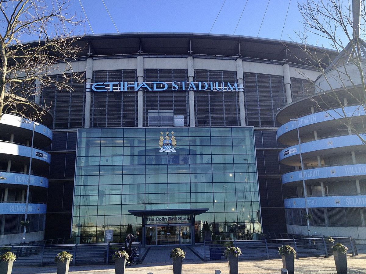 Intrarea principală a stadionului Etihad din Manchester