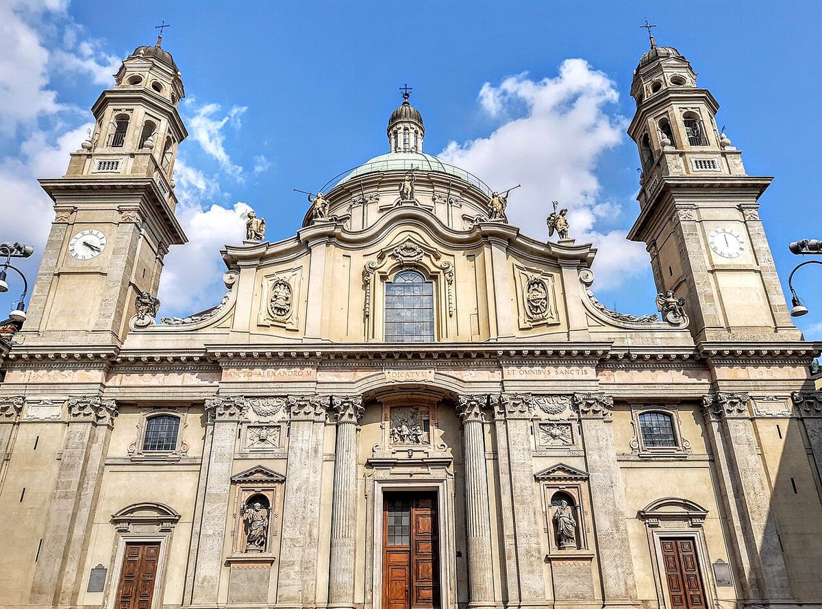 Fațada bisericii Sant'Alessandro in Zebedia din Milano.