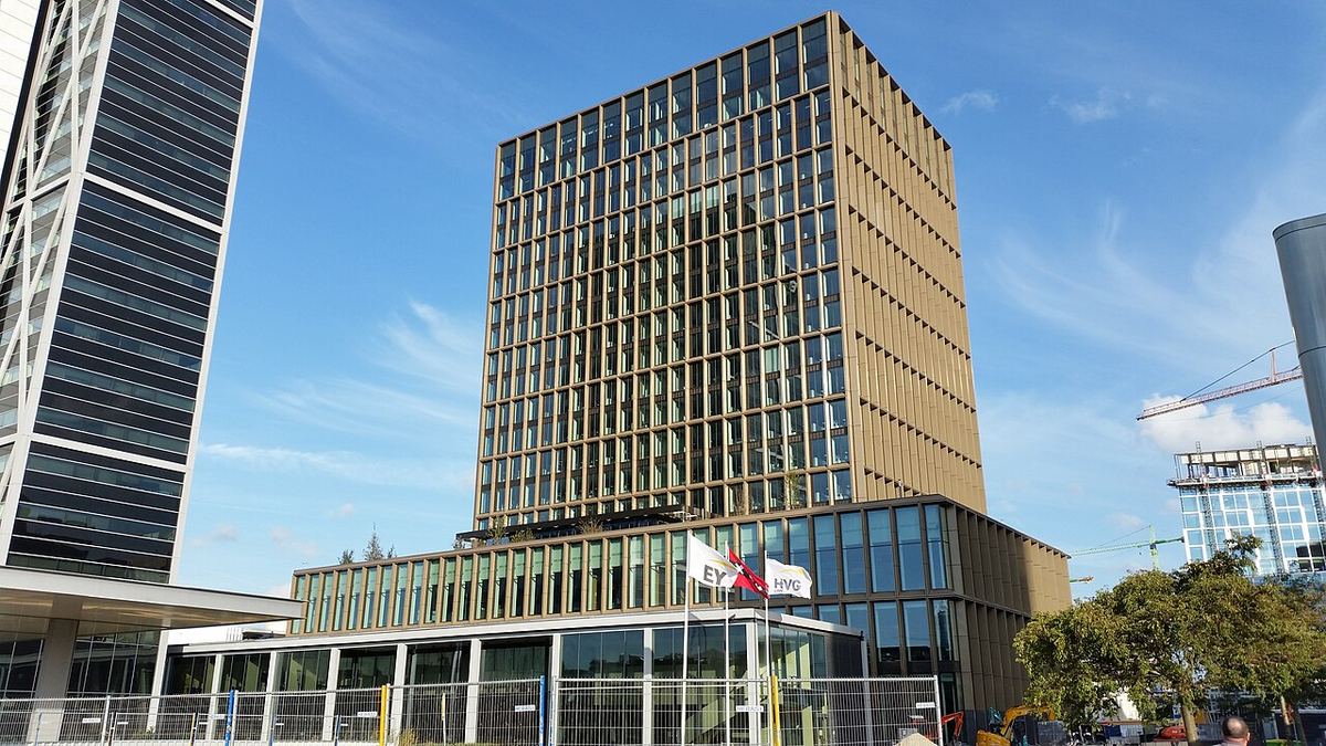 Clădirea Vivaldi, sediul Agenției Europene a Medicamentului (EMA), fotografiată înainte de finalizare.