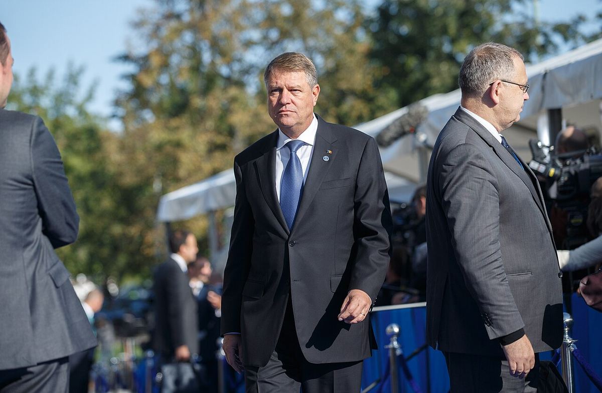 Klaus Iohannis, fost președinte al României, fotografiat la sosirea la Tallinn Digital Summit.