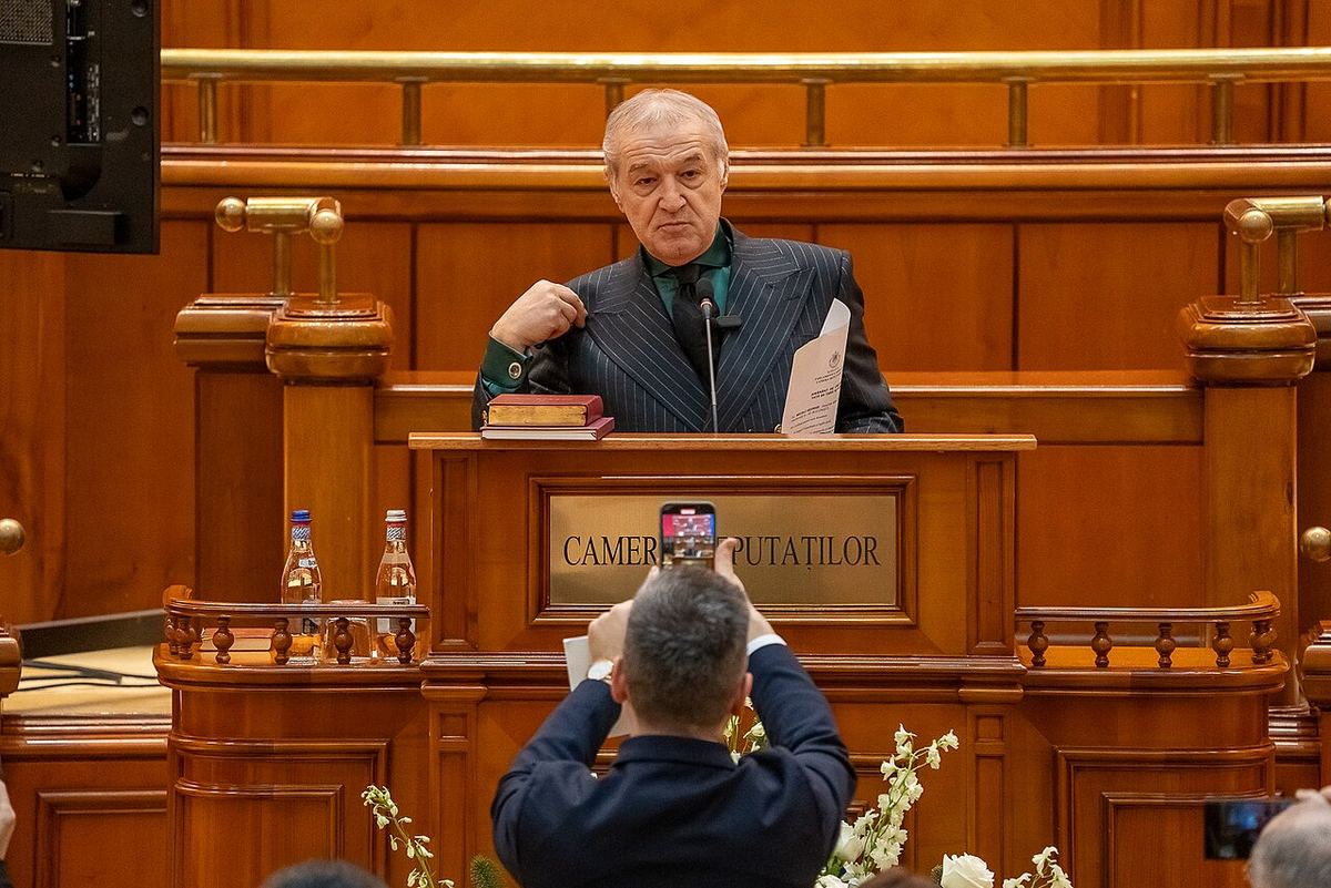 Gigi Becali vorbind de la tribuna Camerei Deputaților, fotografie de arhivă din 21 decembrie 2024.