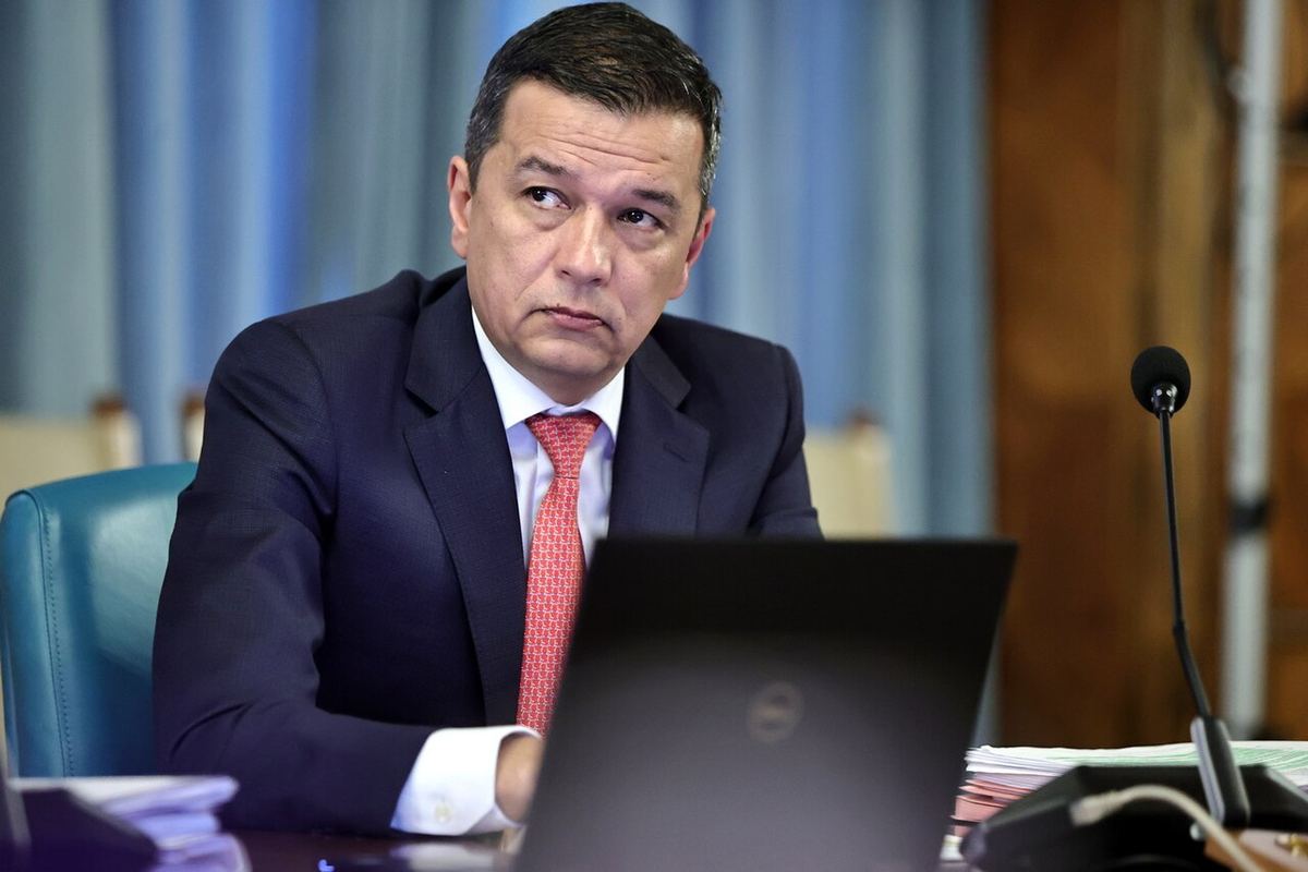 Sorin Grindeanu la birou, în 2022